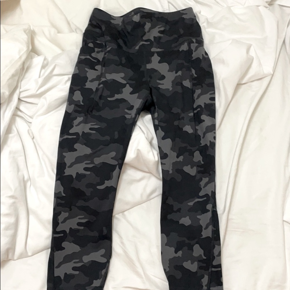 Gray Camo Cropped leggings - WORN ONCE